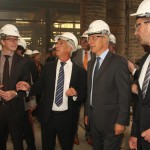 Landtagsabgeordneter Oliver Wehner und Sachsens Ministerpräsident Stanislaw Tillich beim Besuch der Edelstahlwerke Schmees in Pirna
