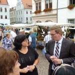 Ministerpräsident Stanislaw Tillich und Abgeordneter Oliver Wehner auf dem Pirnaer Marktplatz
