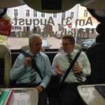 Ministerpräsident Stanislaw Tillich und Abgeordneter Oliver Wehner im Wahlkampfbus